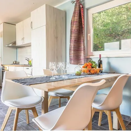 Two-bedroom In Ploce Apartment *