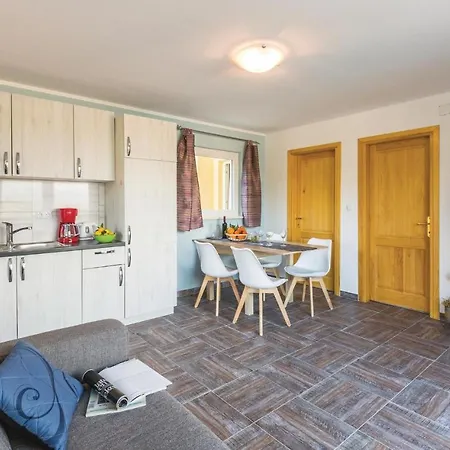 Two-bedroom In Ploce דירה בלאצ'ה