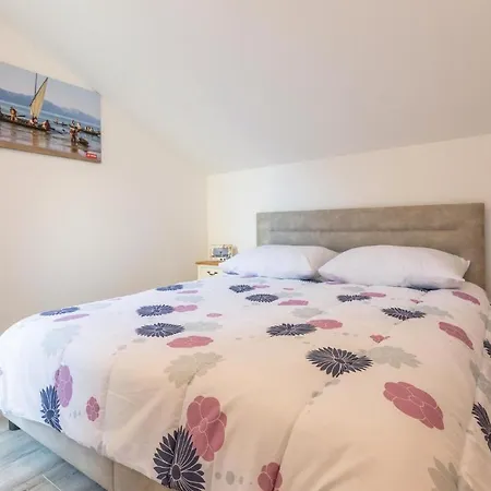 Two-bedroom In Ploce דירה בלאצ'ה